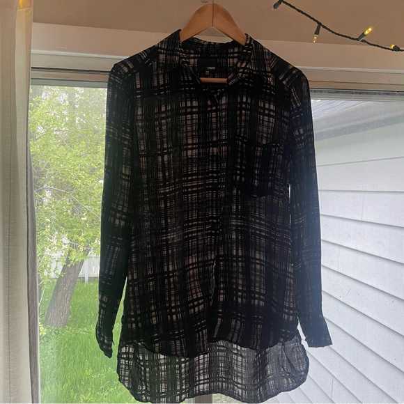 Aritzia Wilfred Free button down top - Picture 2 of 4
